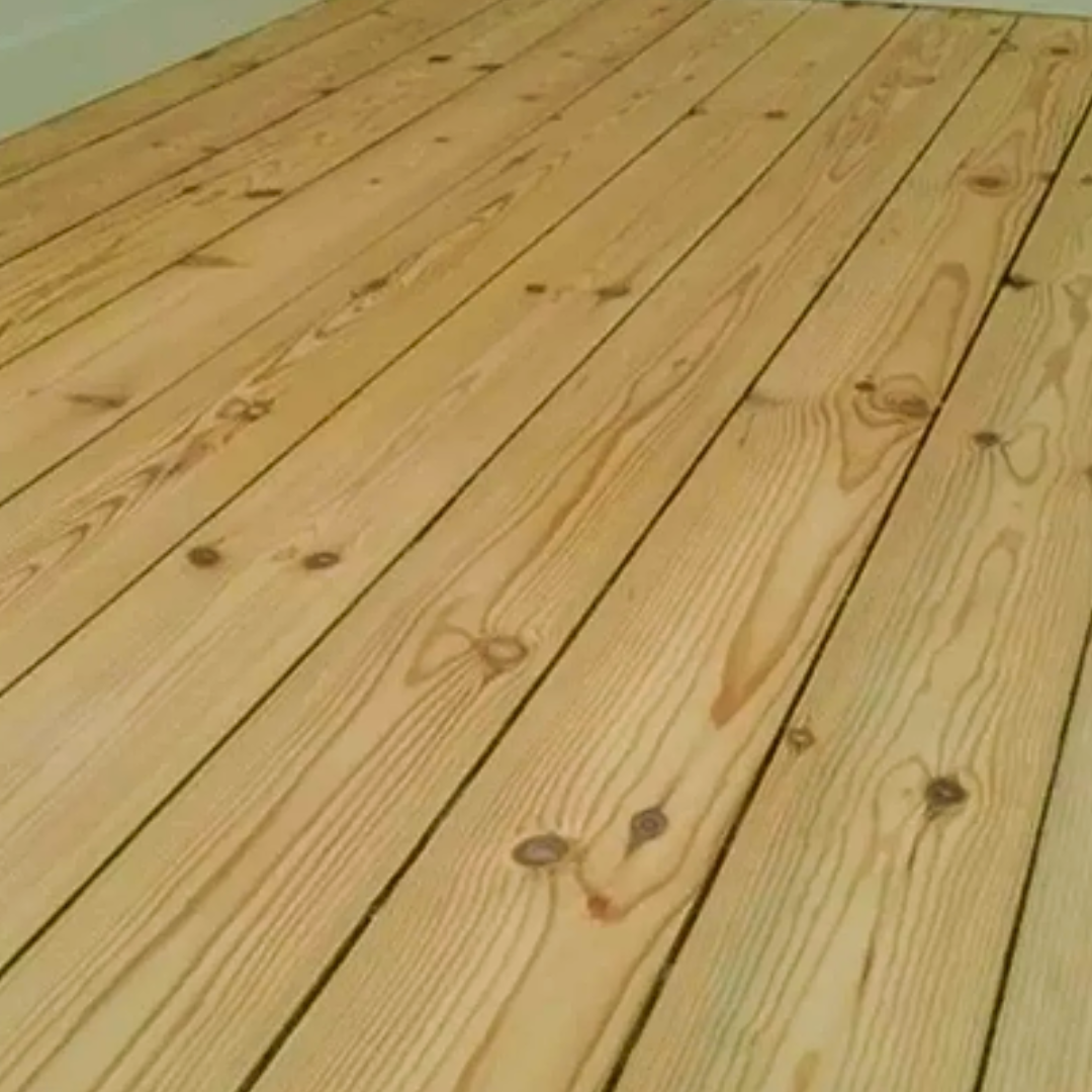 Assoalho de Pinus Tratado
